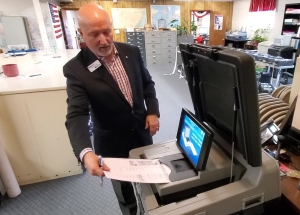 Tom Janyssek from Printelect demonstrates a high-tech voting machine from Election Systems &amp; Software to the Richmond County Board of Elections in April.