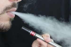 Flu, vaping illnesses difficult to distinguish and costly to treat