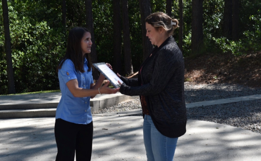 Catherine Shelley, Richmond County 4H presents an award of appreciation from United Way of Richmond County to Terry Whittington, Trinity Manufacturing, Inc. 