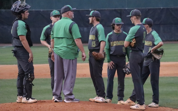Head coach Rob Ransom meets with players on the mound during the third inning of Thursday&#039;s playoff game.